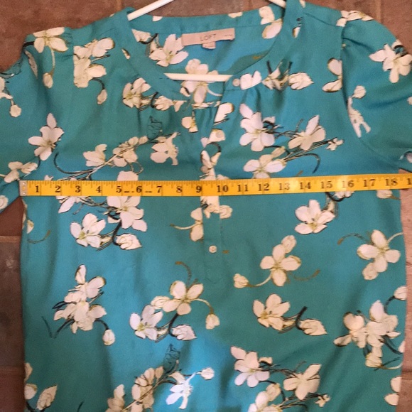 Ann Taylor Loft floral blouse SP - Picture 5 of 6